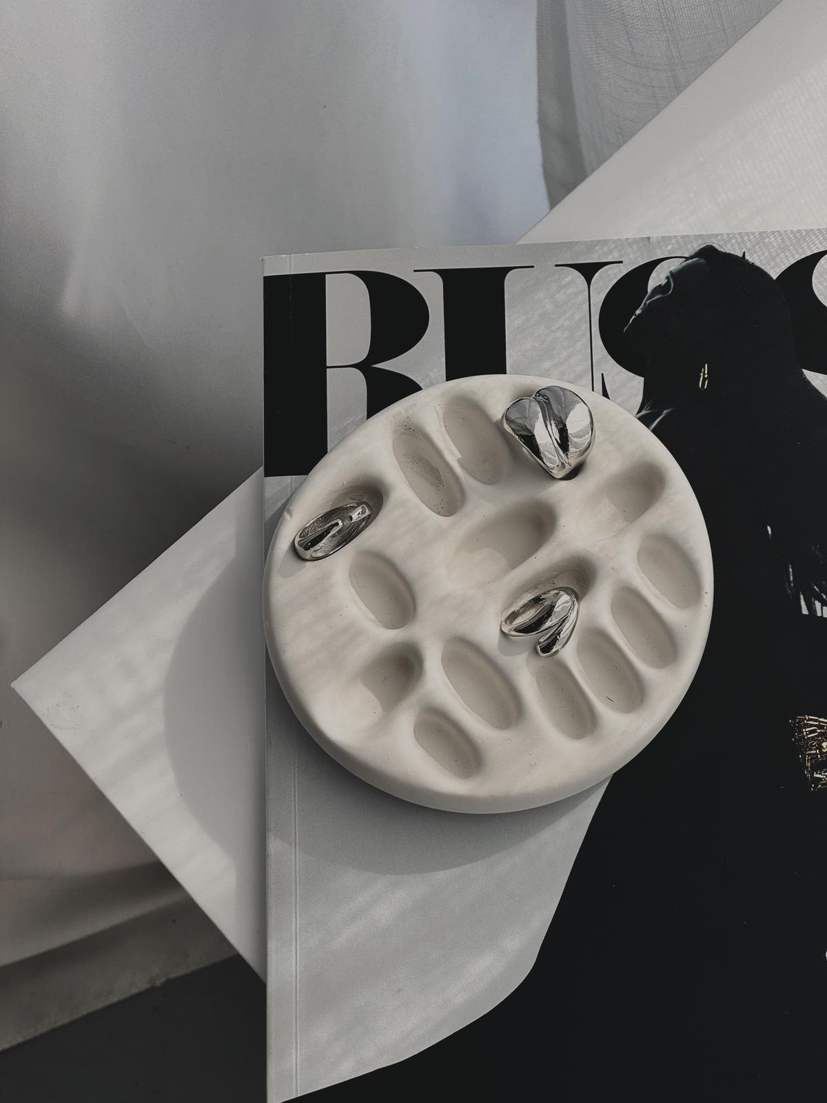 THE LEXI RING HOLDER