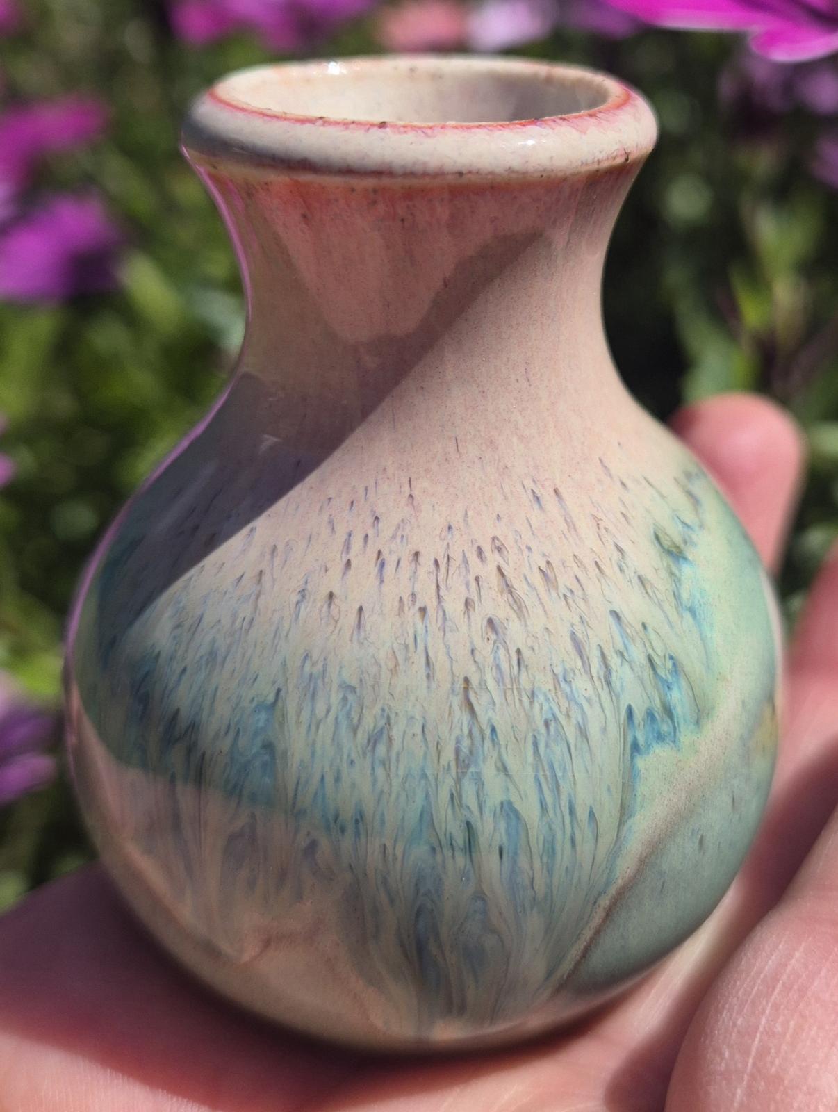 Mini bud vase pinky