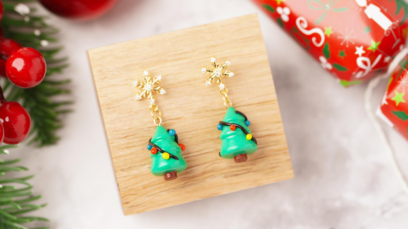 Christmas tree dangles