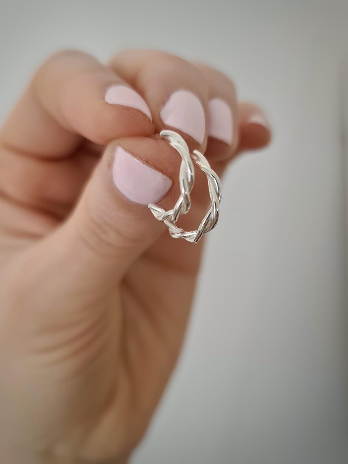 Tiny twist earrings