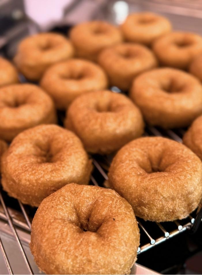 Donuts made FRESH right before your eyes! 🍩👀🧡