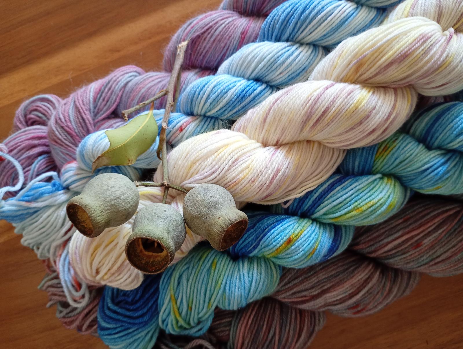 Hand Dyed yarns : Merino, Alpaca, Silk