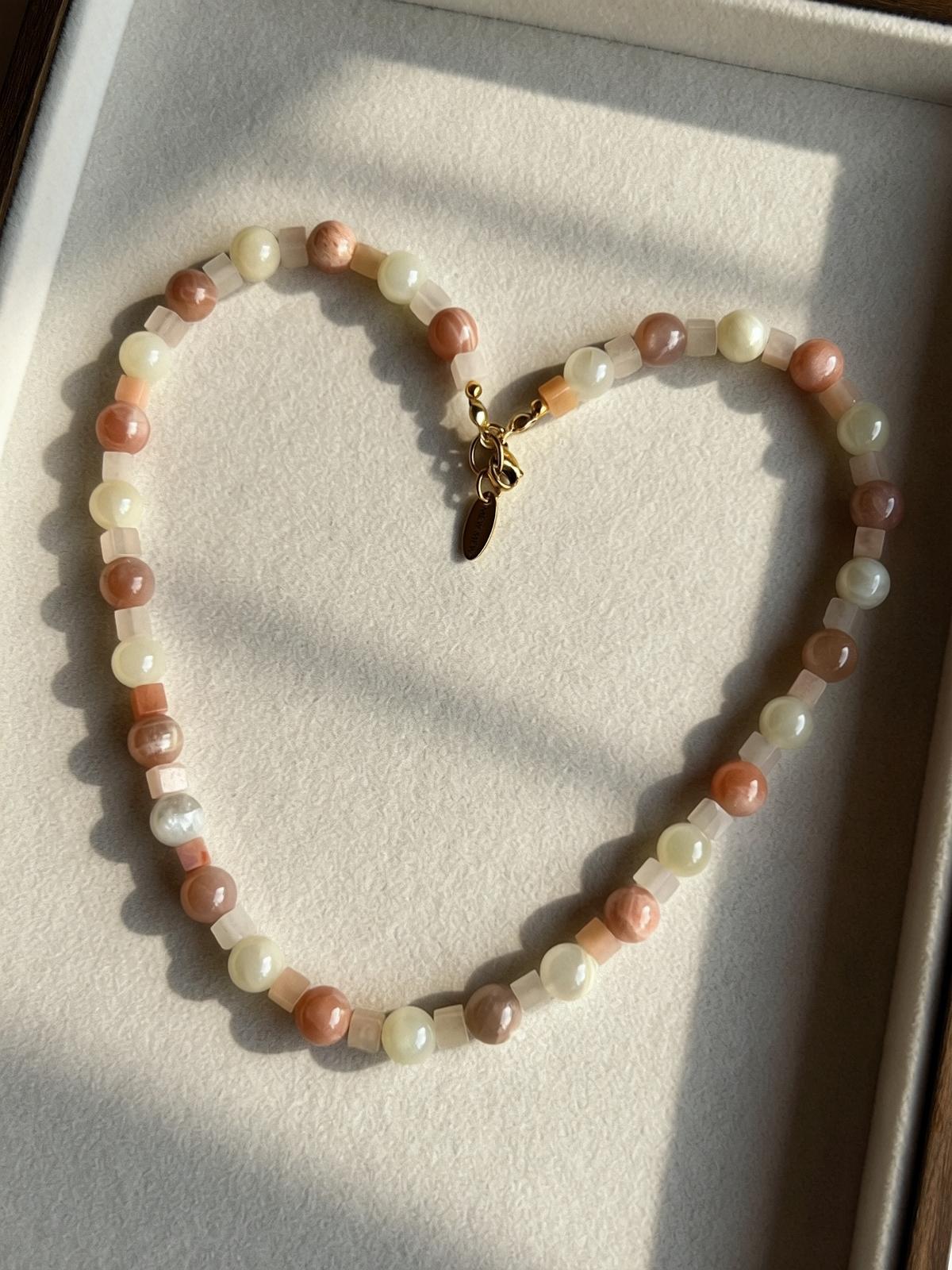Sunstones, moonstones and rose quartz