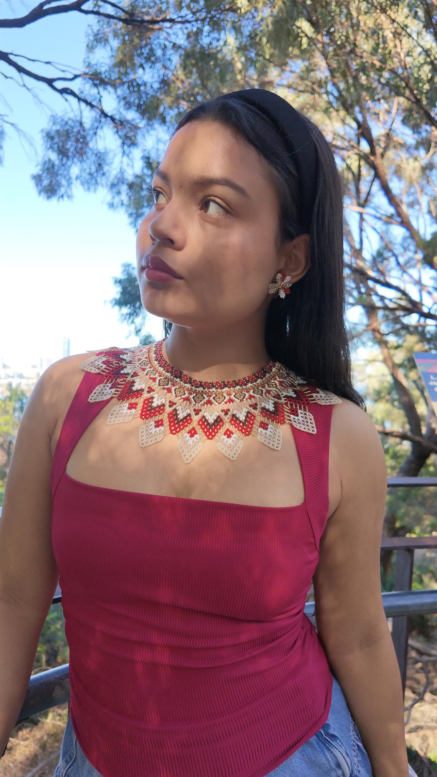 brown/white neklace 
