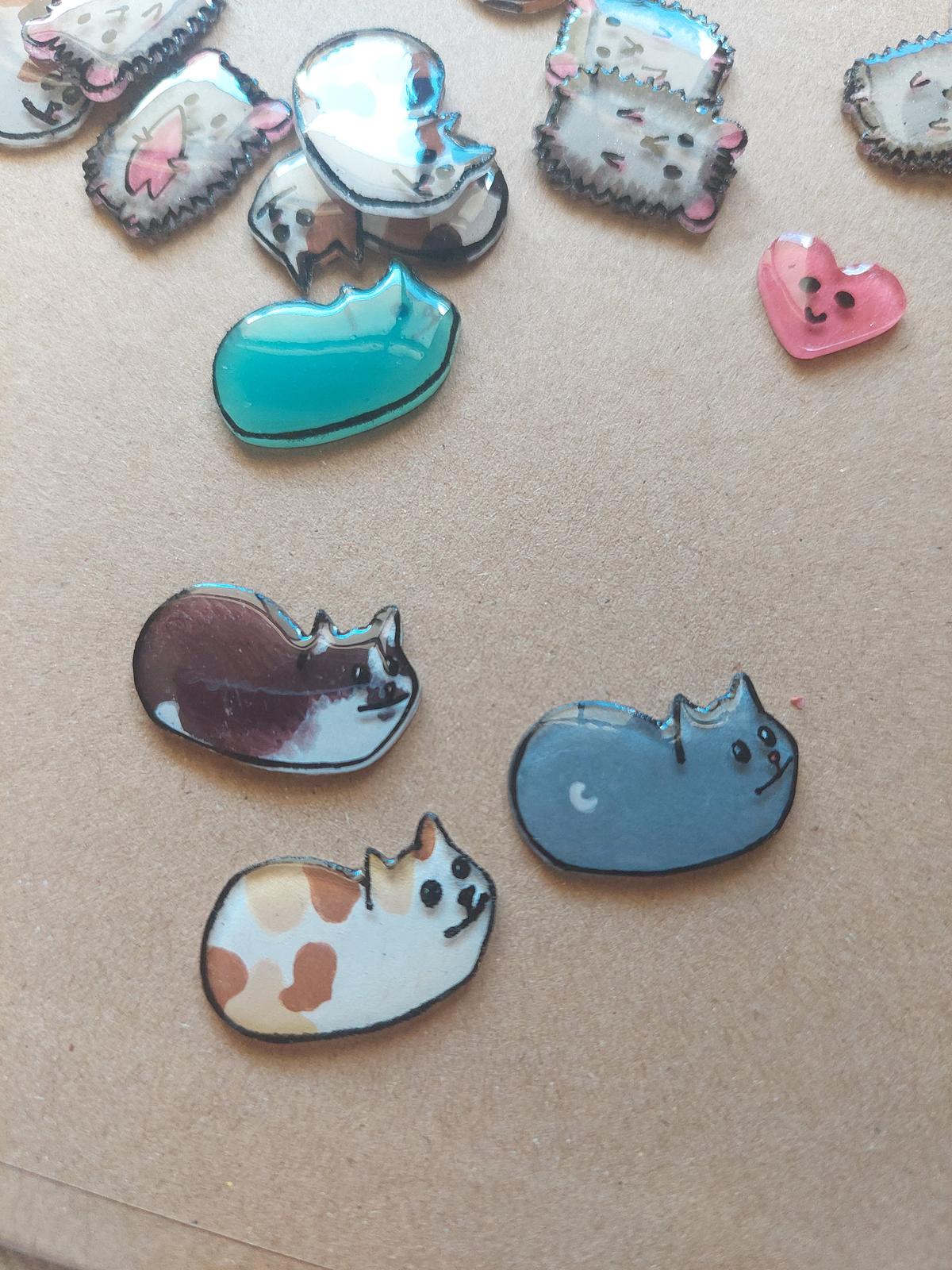 Custom-made mini resin cat pins
