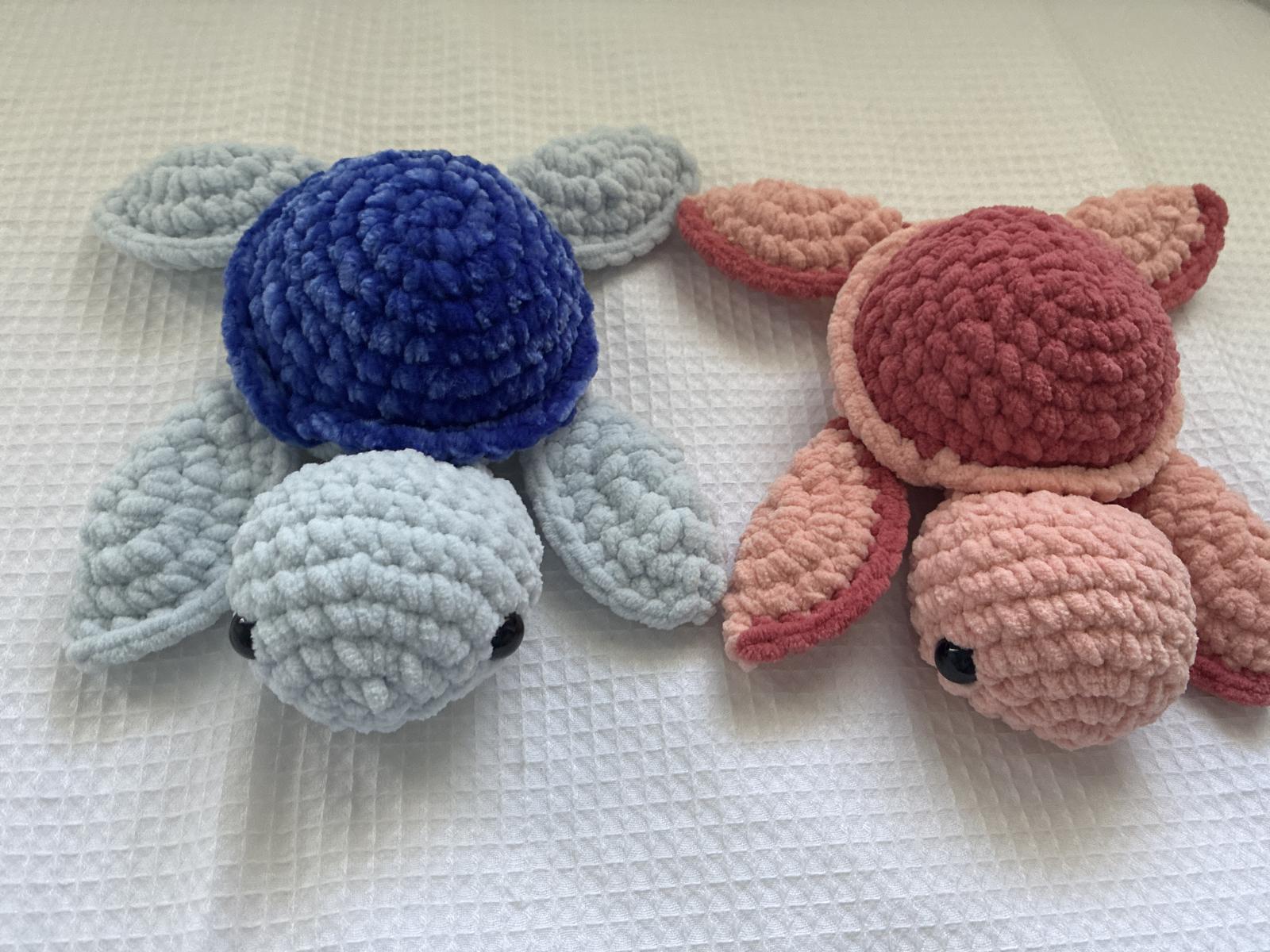 Crocheted turtles come in many different colours to choose from!