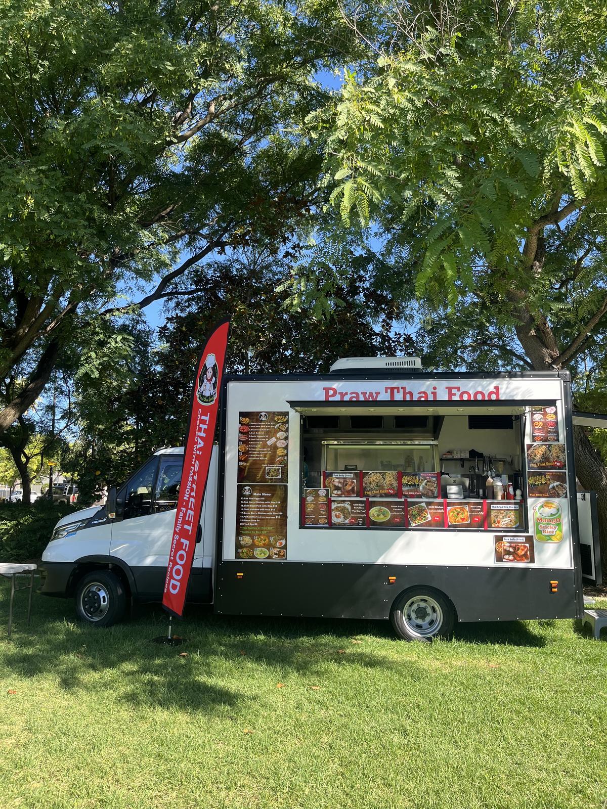 Food truck 5.5m x 2.5m