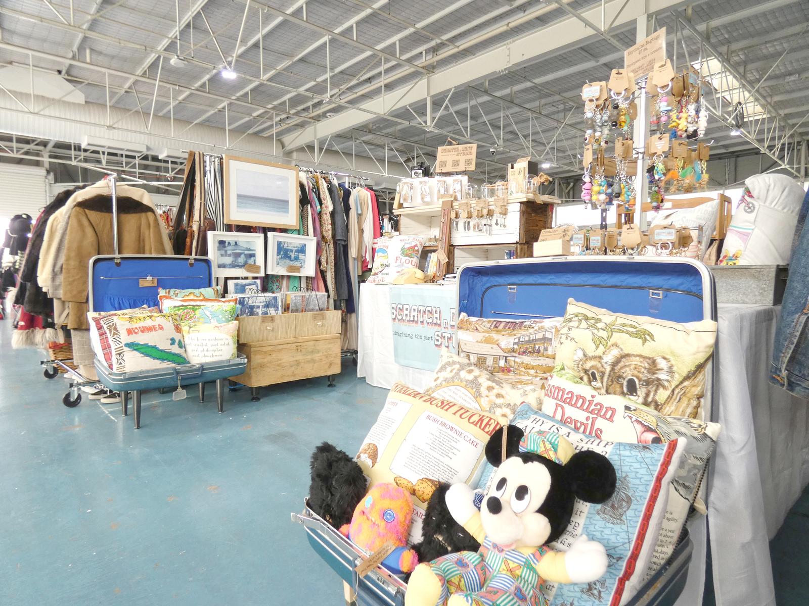 Stall Display (vintage suitcases)