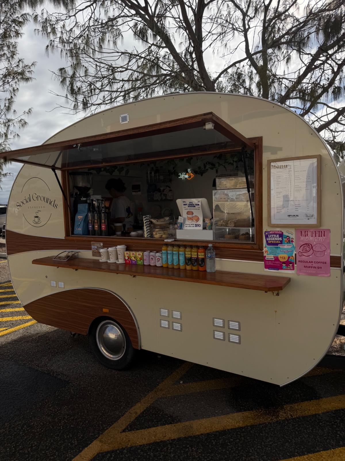 Cream and Timber Vintage Styling (smaller van) 