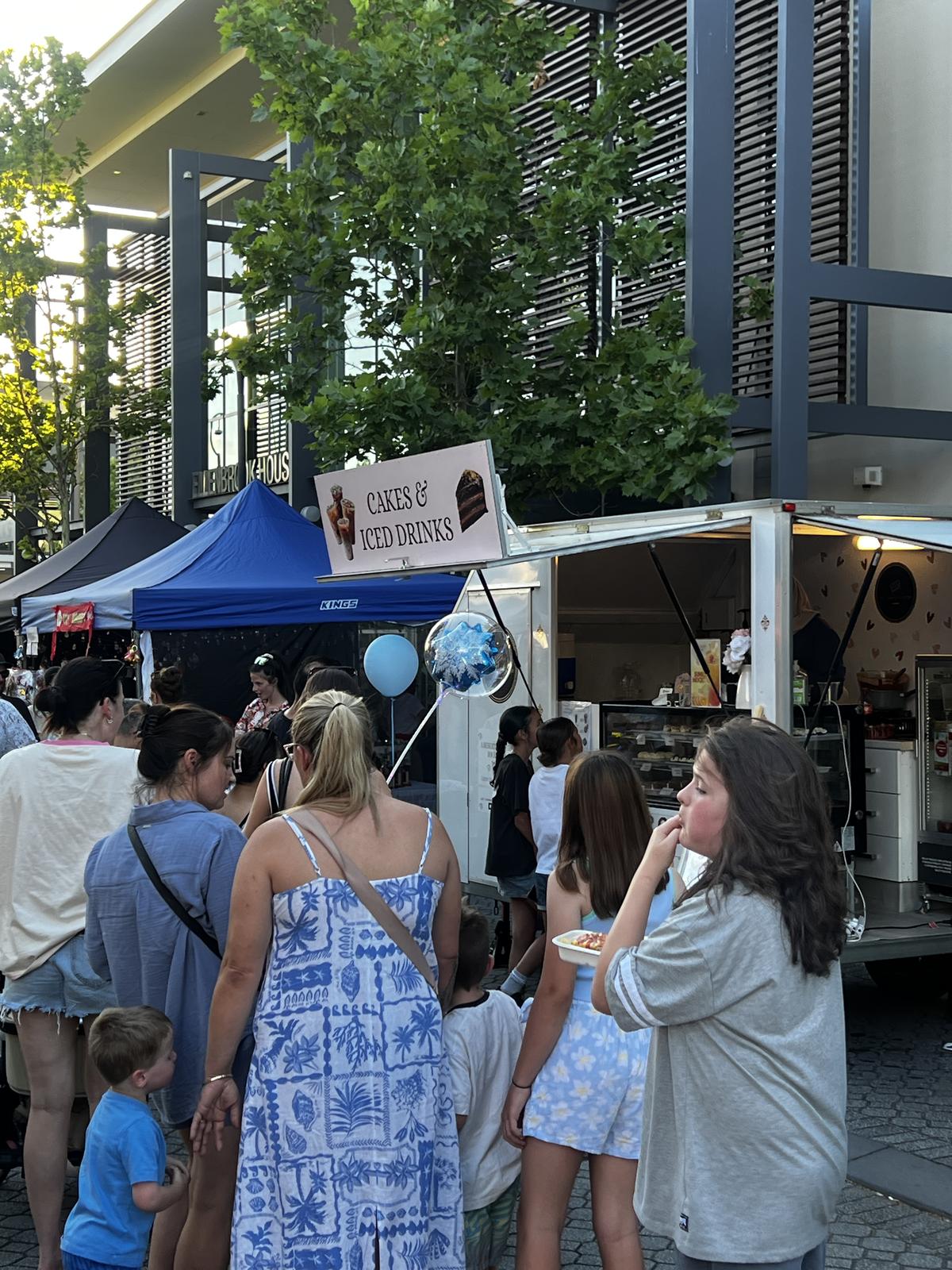 Cake trailer