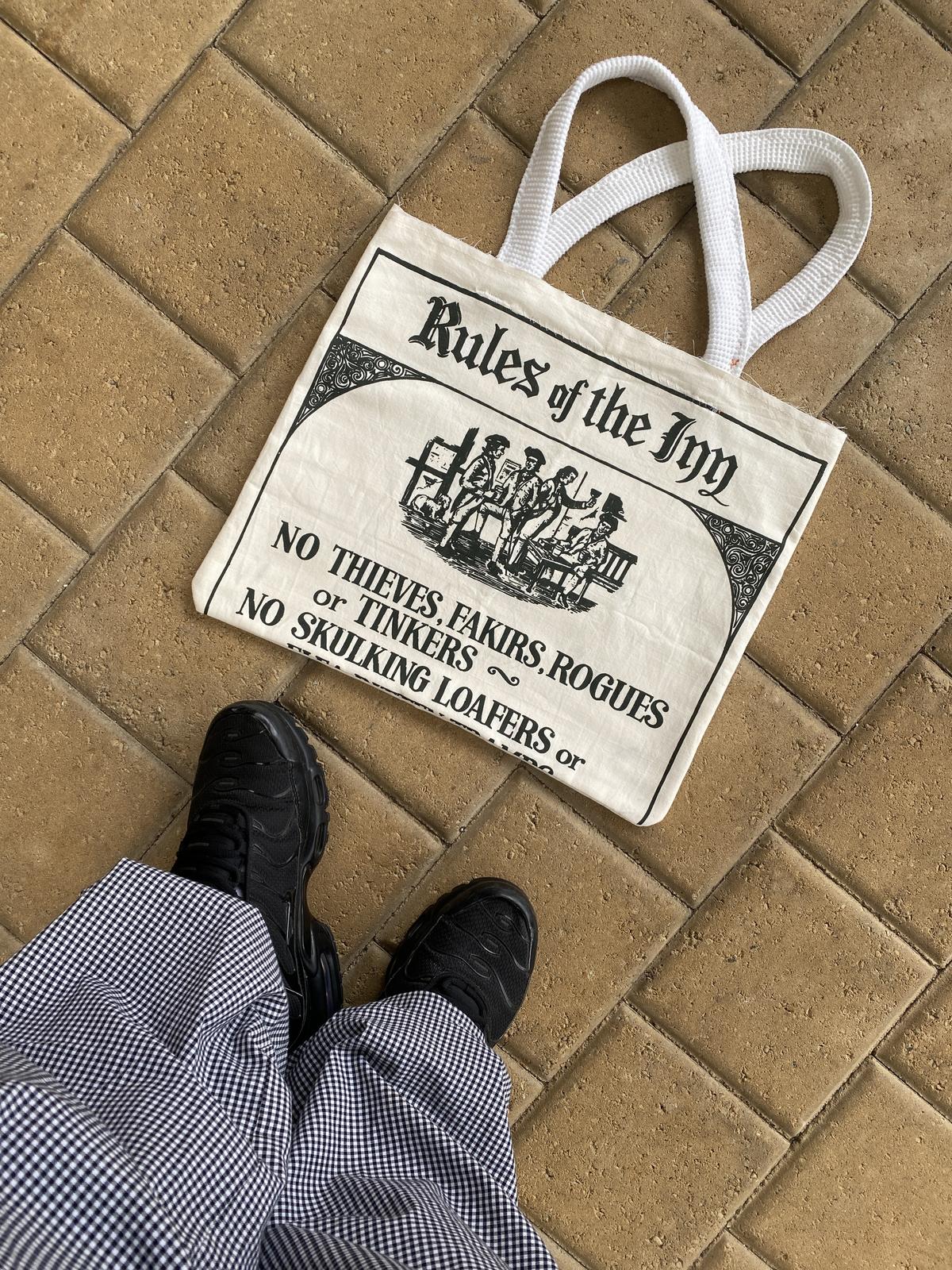 “Rules of the inn” tote bag 