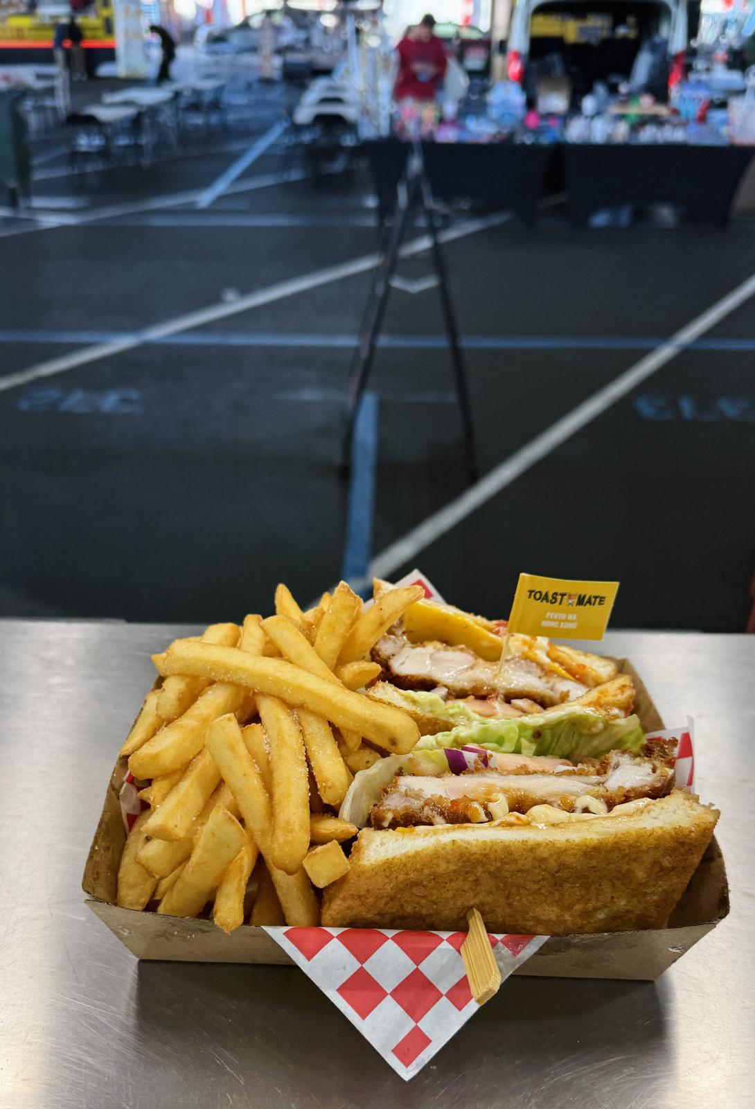 02- Crispy Chicken Toast-Burger with chips