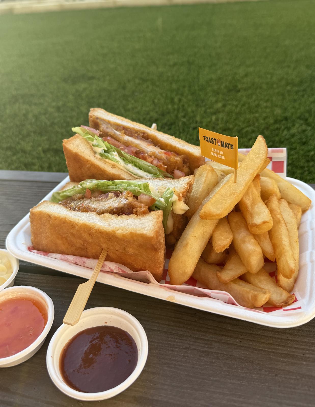 01- Crispy Chicken Toast-Burger with chips