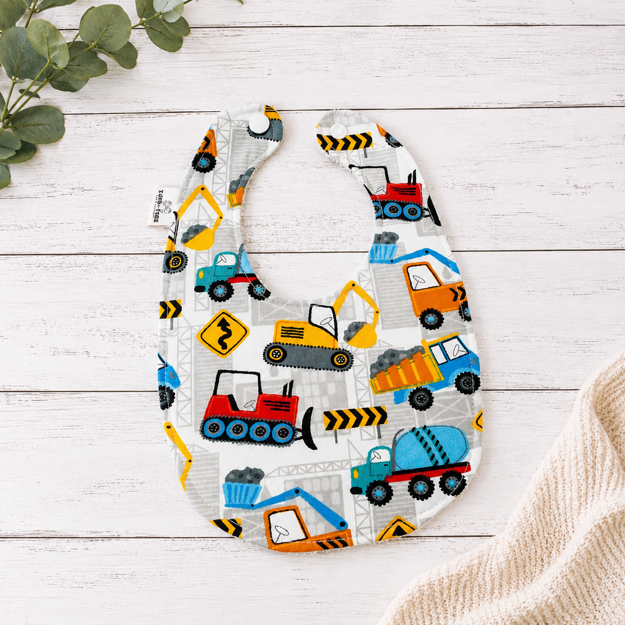 Bibs different sizing ( 0 - 3 months ) 