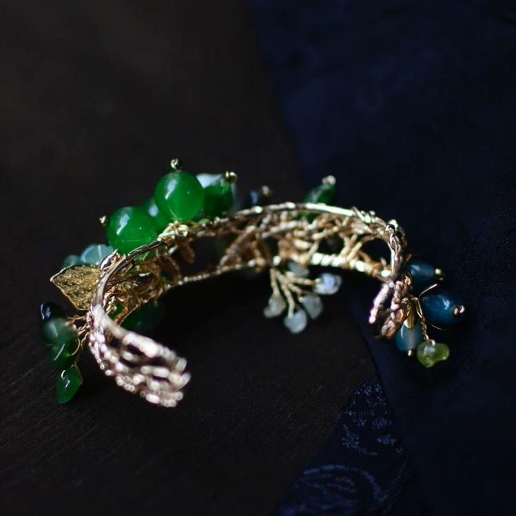 Ceramic Jewelry – Rear View Showing Traditional Wire Weaving
